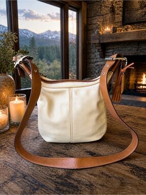 COACH PILOT SOHO HOBO  2002